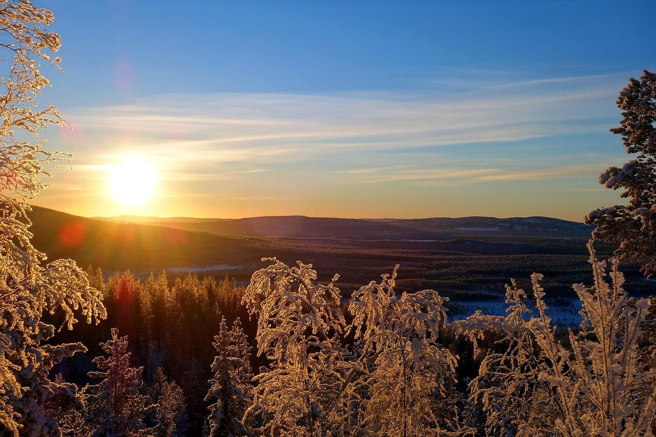 Solnedgång vinterlandskap